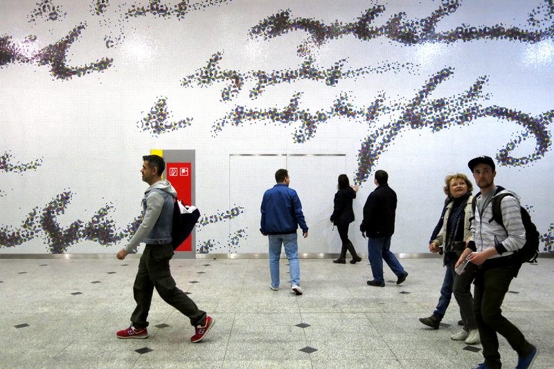 Illustration for article titled La nueva lĂnea de metro de Budapest es un psicodĂ©lico viaje de diseño